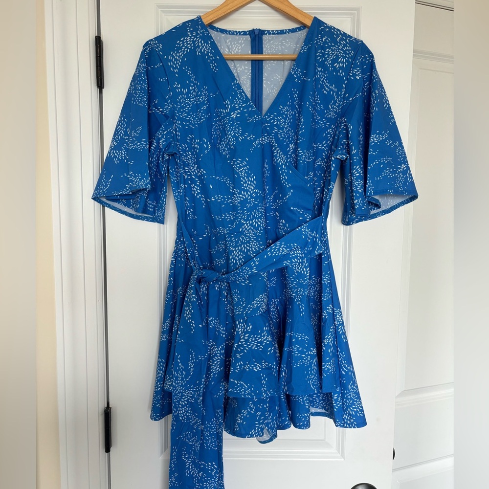 AIMCOO Blue Floral Summer Short Flared Sleeve Romper with Waist Tie NEW Medium